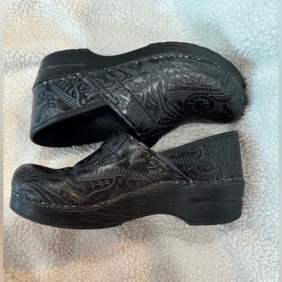 Dansko Shoes - DANSKO Professional Black Tooled Leather Clogs Size 38
